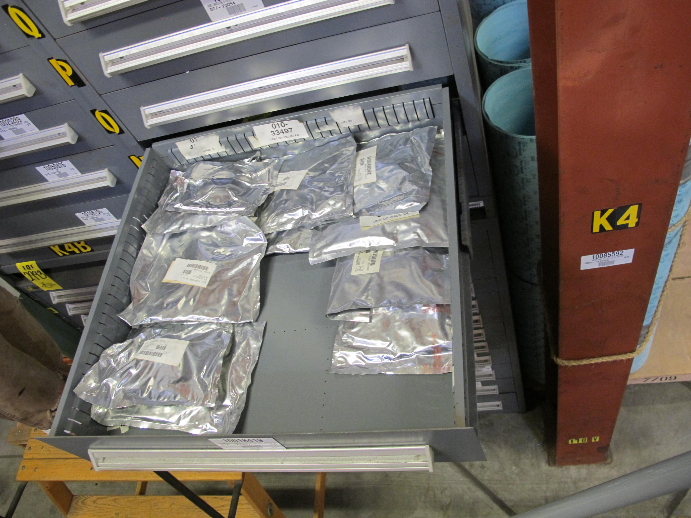 STANLEY VIDMAR HEAVY DUTY 12-DRAWER PARTS CABINET W/ CONTENTS (W-50) LOADING & HANDLING FEE $25-